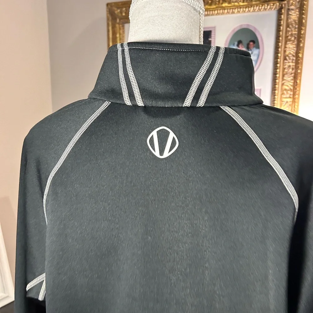 ❗️SOLD❗️Sunice Womans Sports Lightweight Quarterzip Pullover - Picture 7 of 12